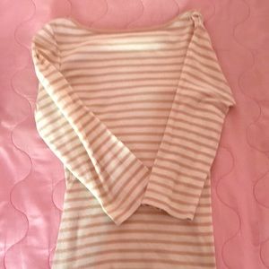 It’s a cute plain tee :)